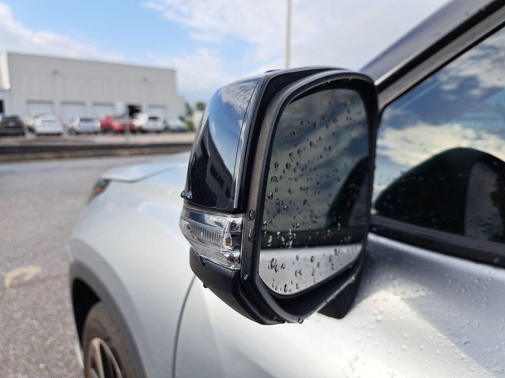 used 2022 Toyota Highlander car, priced at $32,086