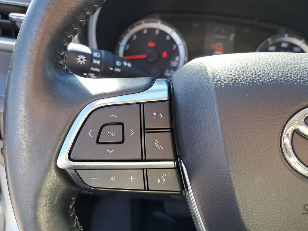 used 2021 Toyota Highlander car, priced at $23,715