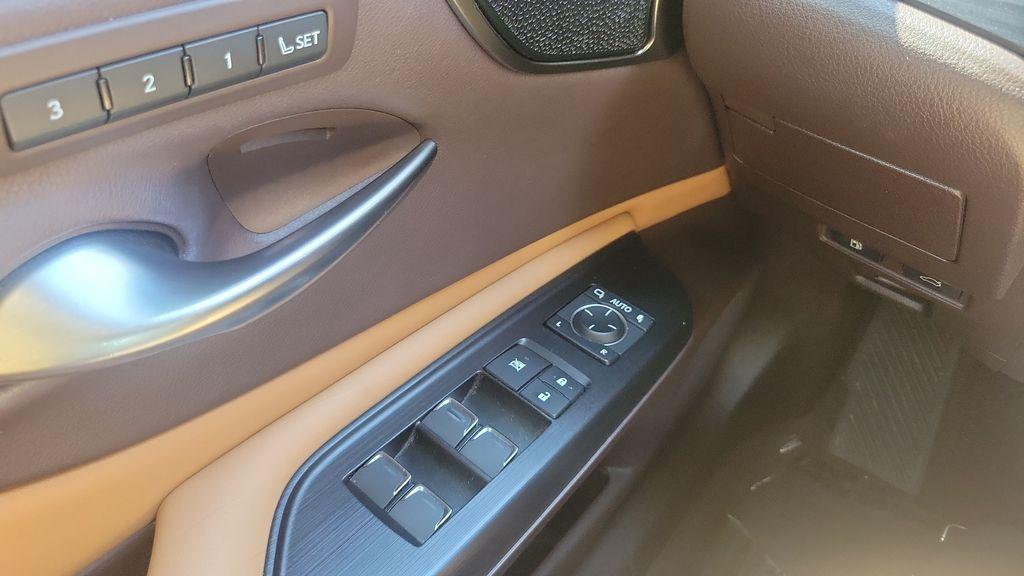 used 2021 Lexus ES 300h car, priced at $32,042