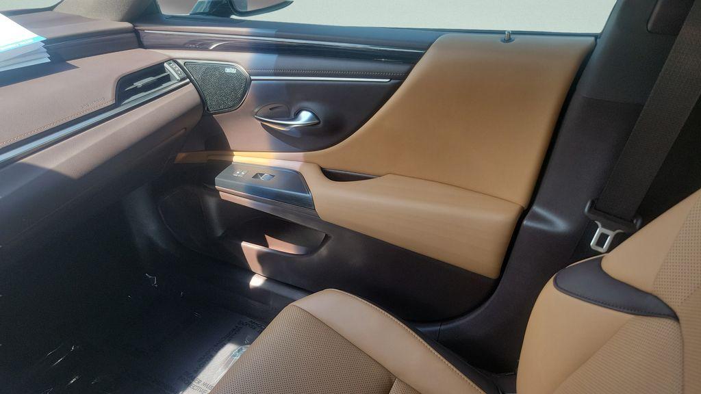 used 2021 Lexus ES 300h car, priced at $32,042