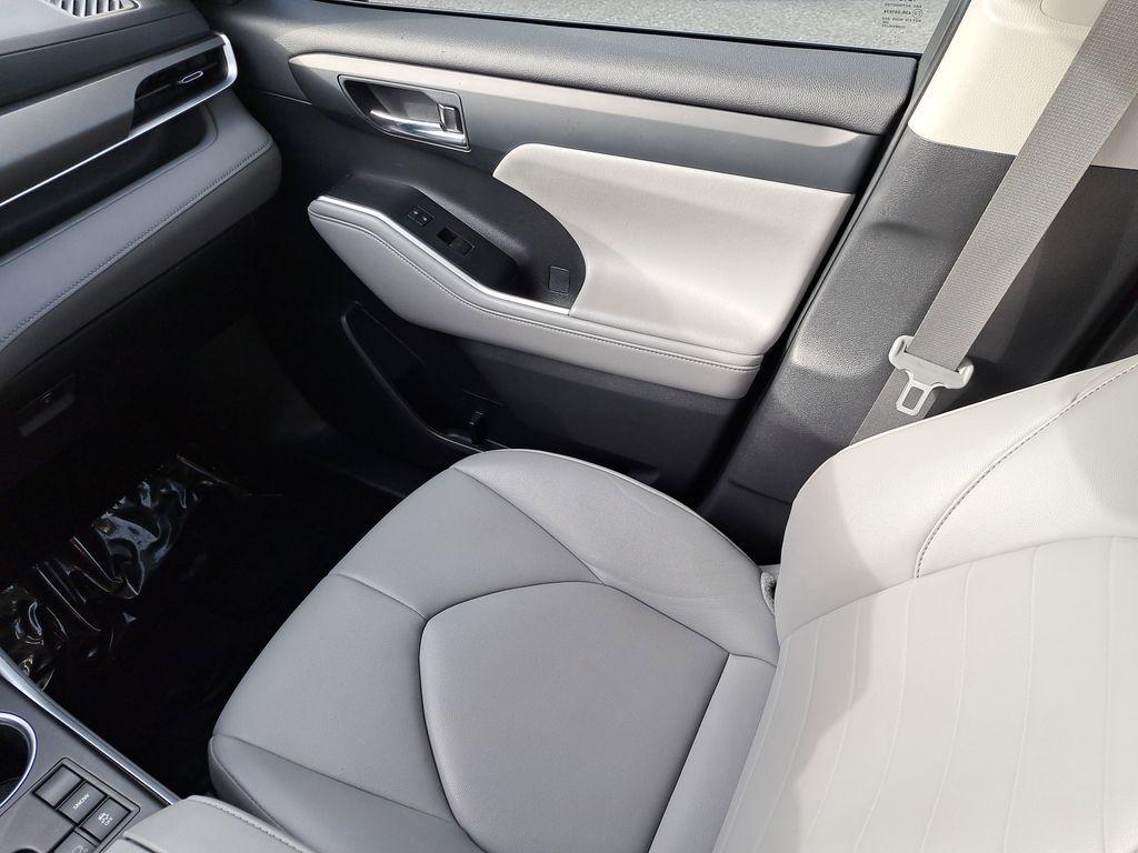 used 2023 Toyota Highlander car, priced at $32,798