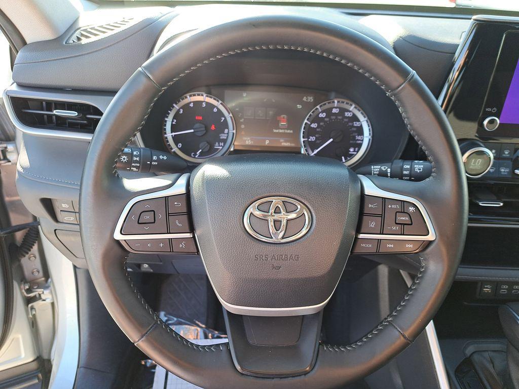 used 2023 Toyota Highlander car, priced at $29,991