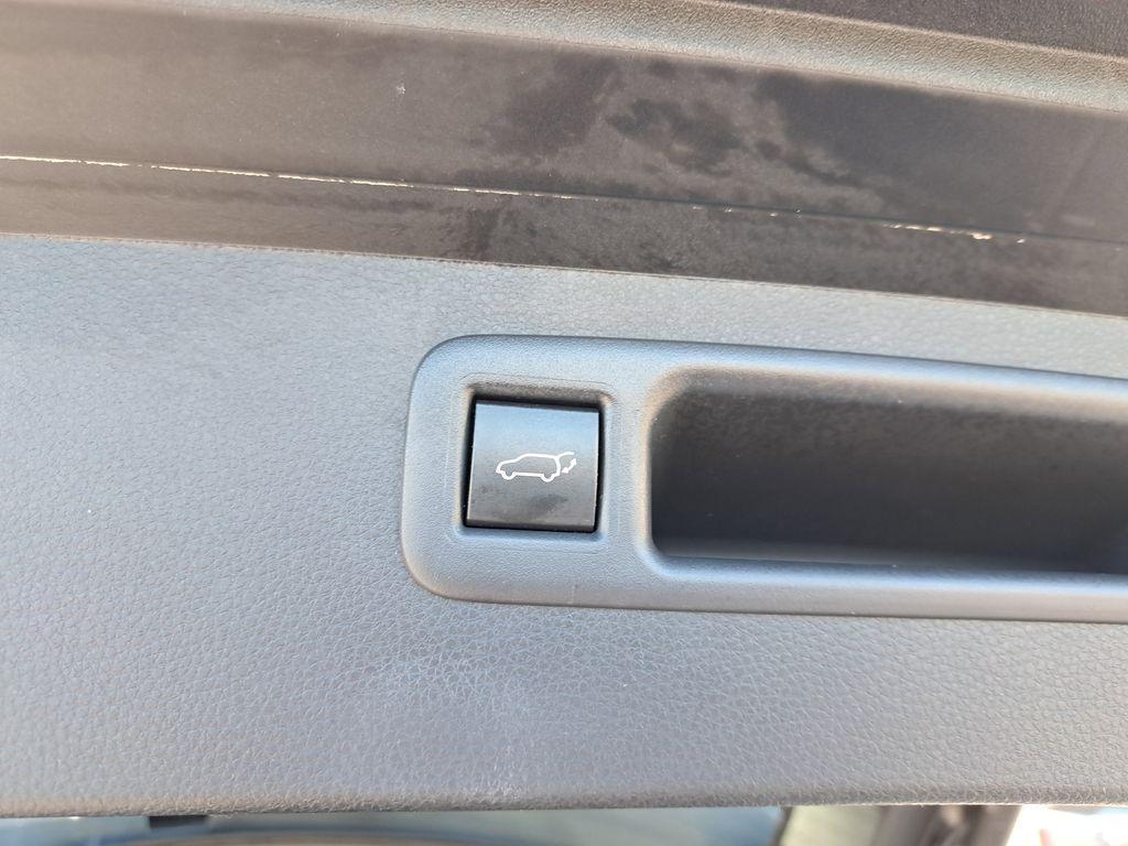 used 2023 Toyota Highlander car, priced at $29,991