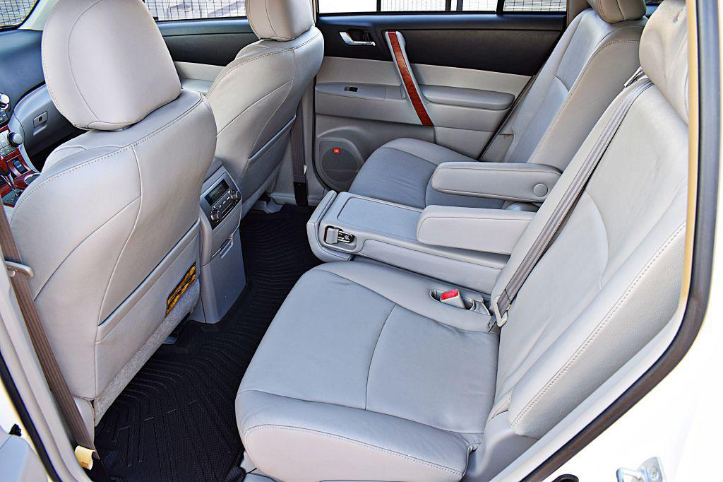 used 2008 Toyota Highlander car, priced at $15,900