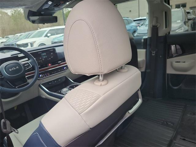 new 2026 Kia Carnival Hybrid car, priced at $55,080