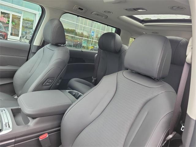 new 2026 Kia Carnival Hybrid car, priced at $54,025