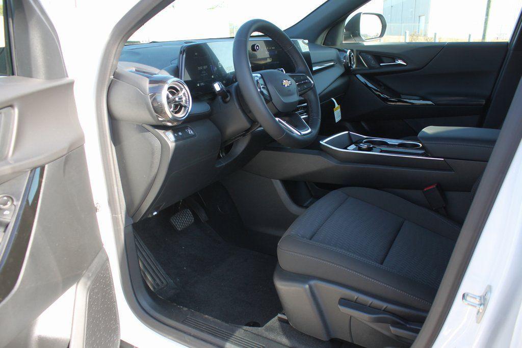 new 2026 Chevrolet Equinox car, priced at $28,456