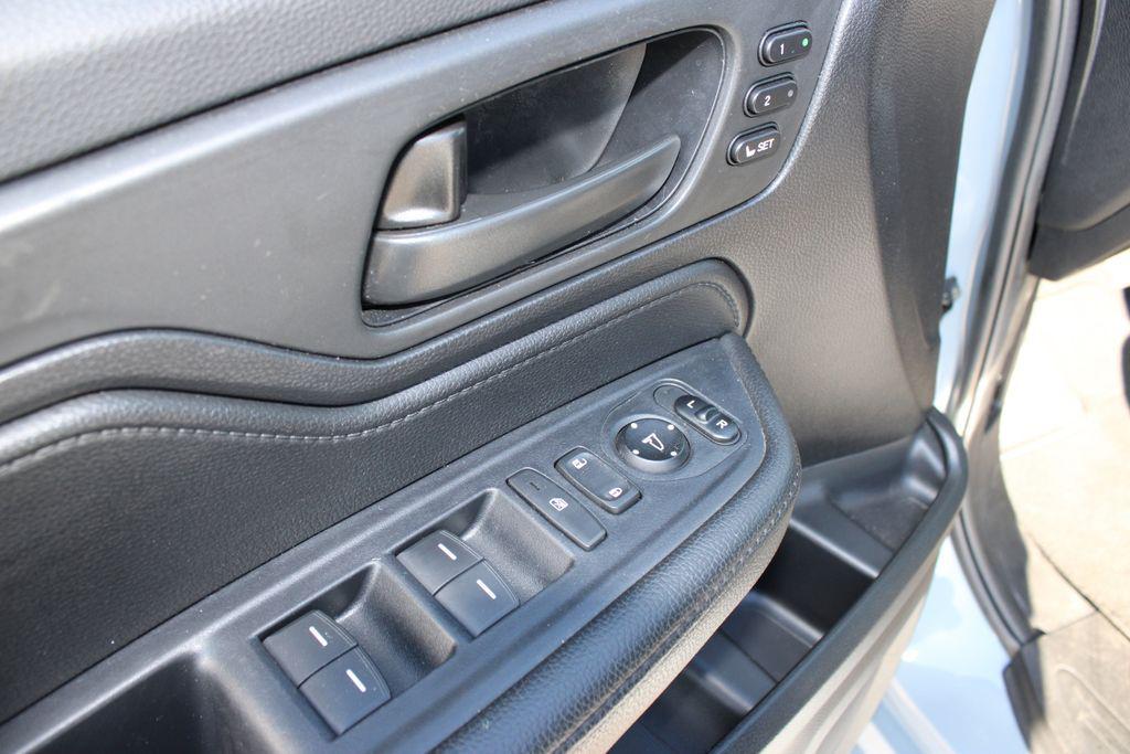 used 2024 Honda Odyssey car, priced at $34,381