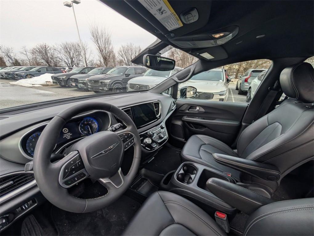used 2025 Chrysler Pacifica car, priced at $28,870