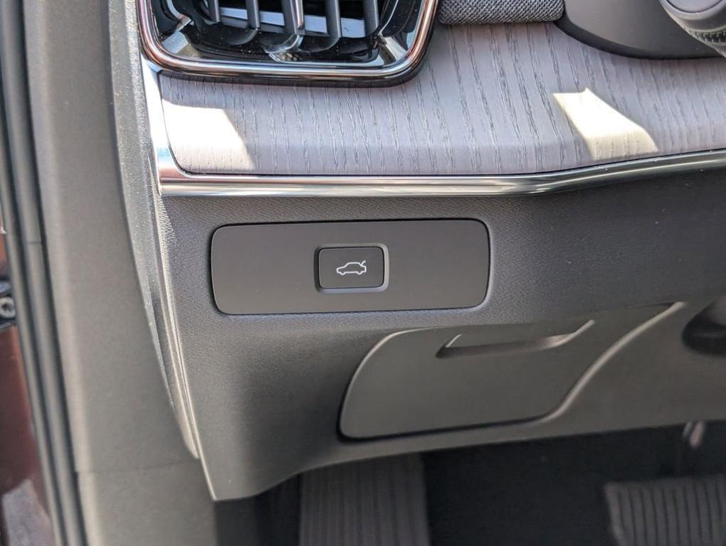 new 2026 Volvo XC90 car, priced at $75,878