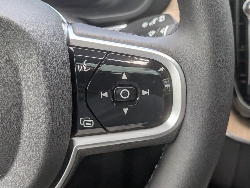 new 2026 Volvo XC60 car, priced at $62,935