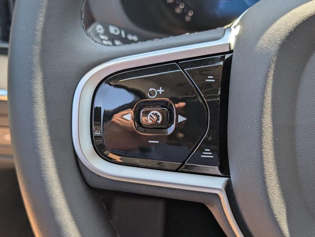 new 2026 Volvo XC60 car, priced at $57,903
