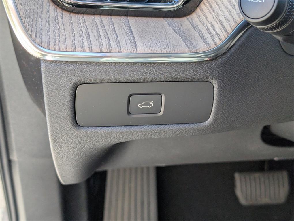 new 2026 Volvo XC60 car, priced at $61,875