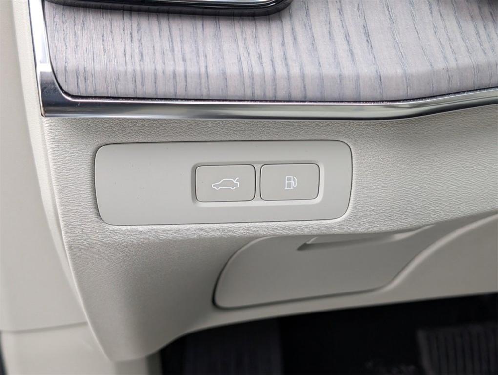 new 2026 Volvo XC90 Plug-In Hybrid car, priced at $93,610