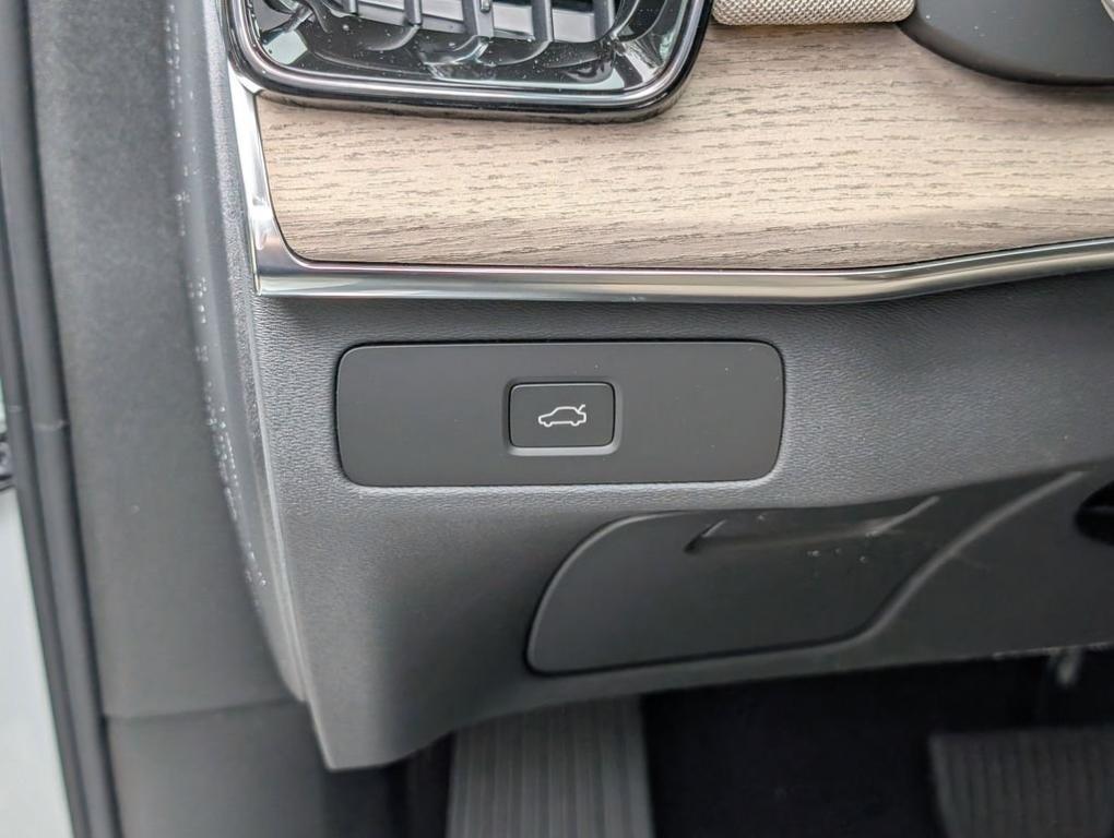 new 2026 Volvo XC90 car, priced at $71,743