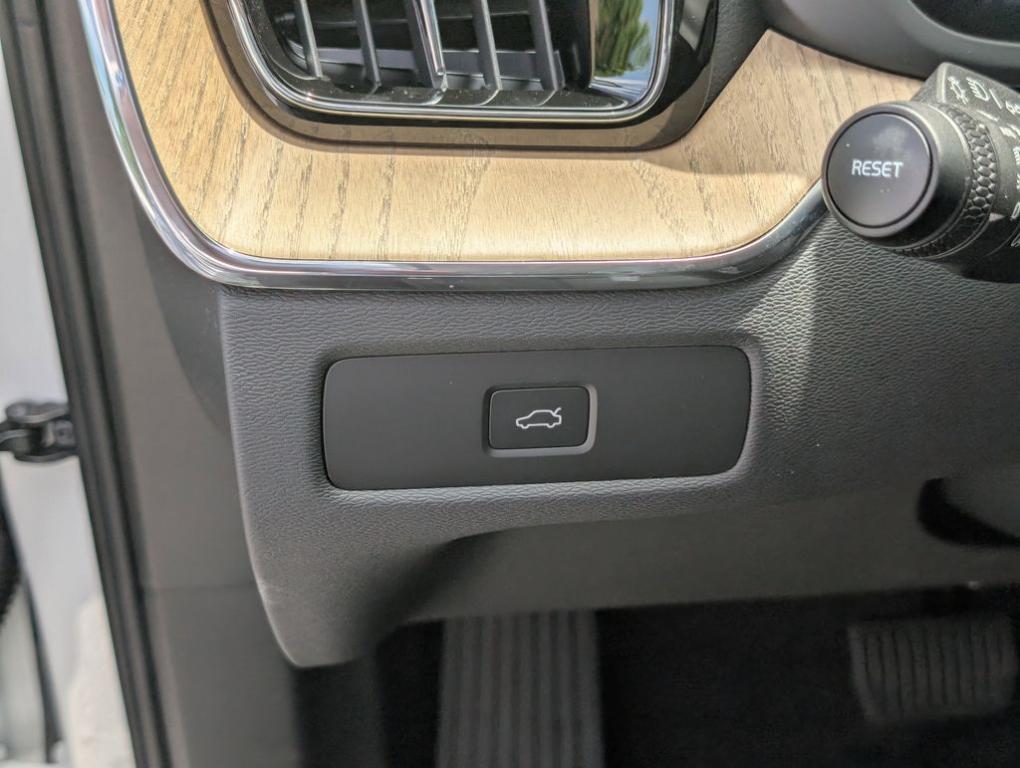 new 2026 Volvo XC60 car, priced at $64,303