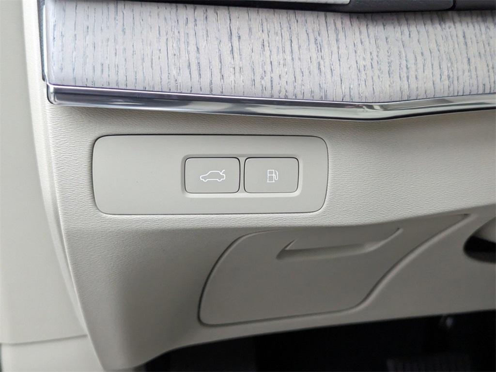 new 2025 Volvo XC90 Plug-In Hybrid car, priced at $59,999