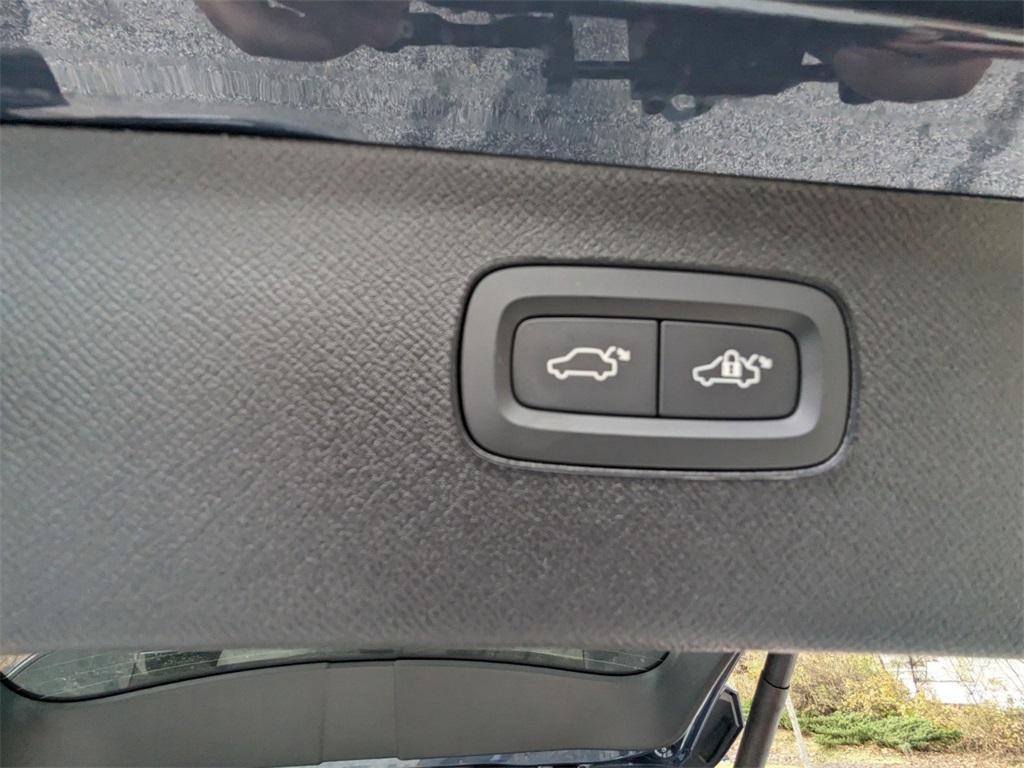 new 2025 Volvo XC90 Plug-In Hybrid car, priced at $59,999