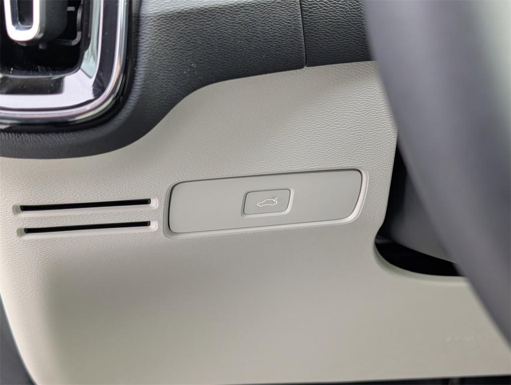 new 2026 Volvo XC40 car, priced at $43,750