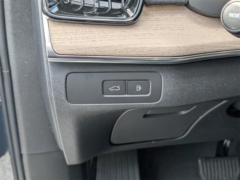 new 2026 Volvo XC90 Plug-In Hybrid car, priced at $79,375