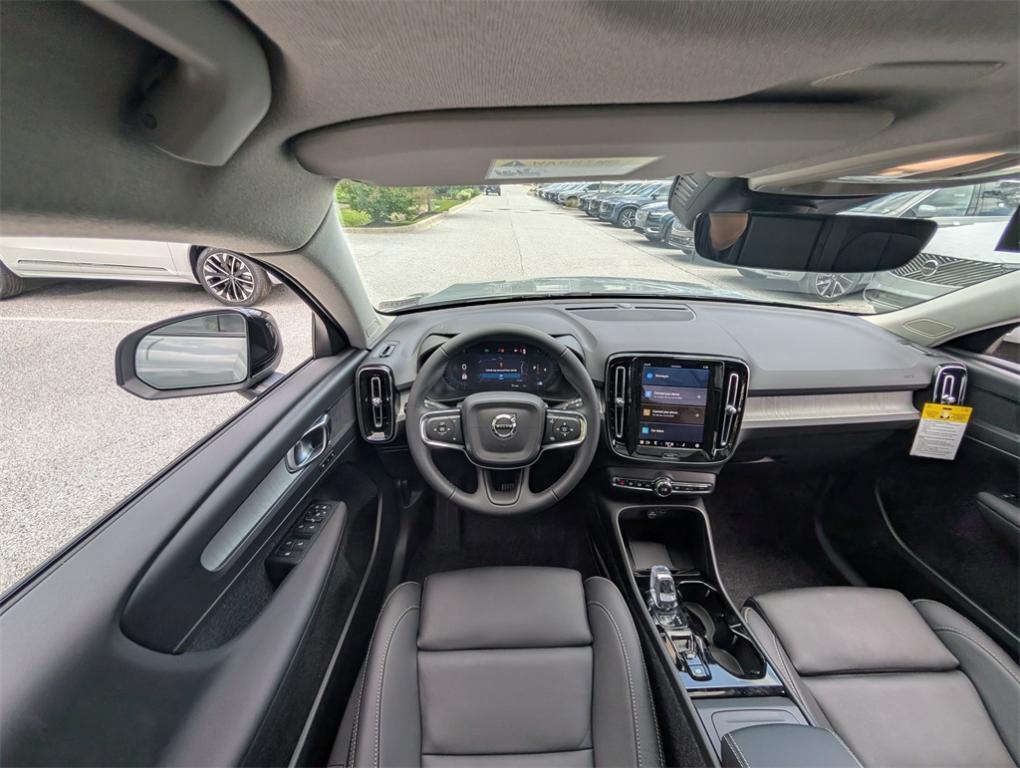 new 2025 Volvo XC40 car, priced at $38,810