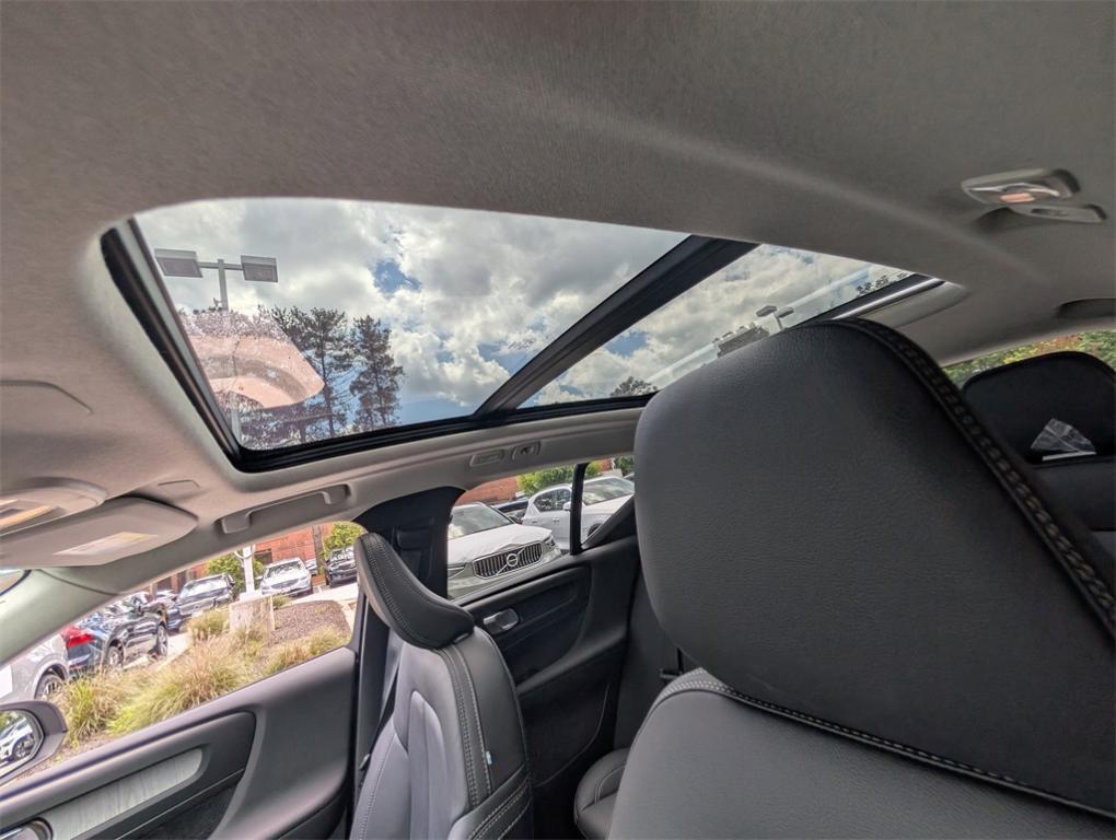 new 2025 Volvo XC40 car, priced at $38,810