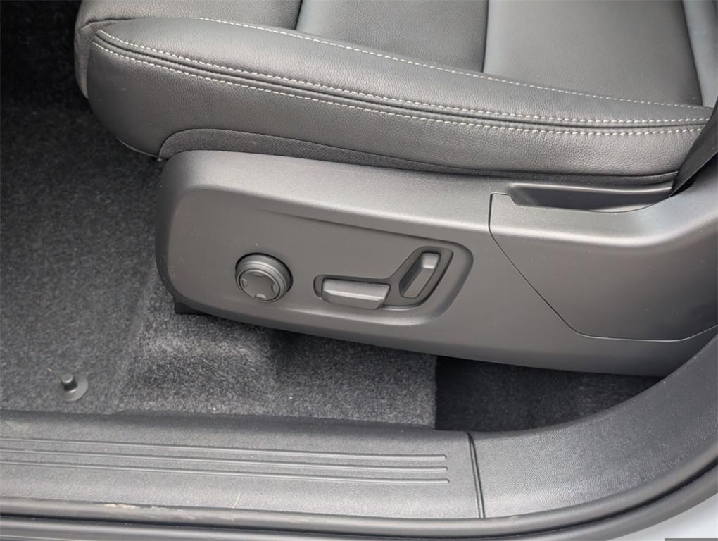 new 2025 Volvo XC40 car, priced at $38,810