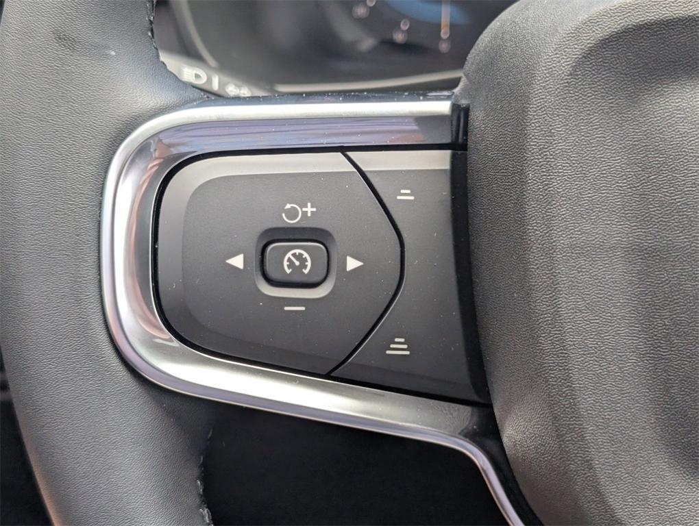 new 2025 Volvo XC40 car, priced at $38,810