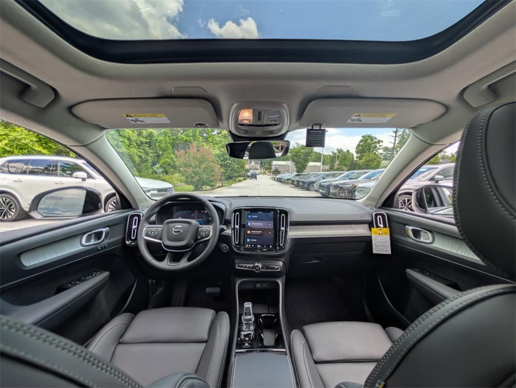 new 2025 Volvo XC40 car, priced at $38,810