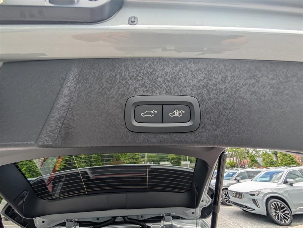 new 2025 Volvo XC40 car, priced at $38,810