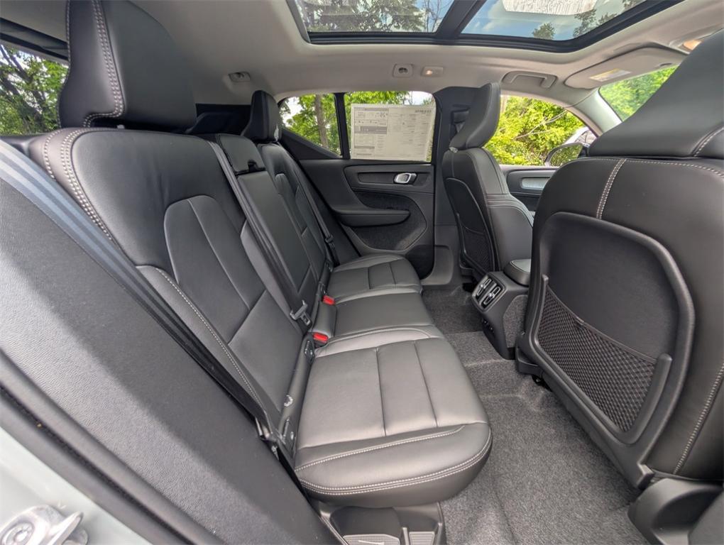 new 2025 Volvo XC40 car, priced at $38,810