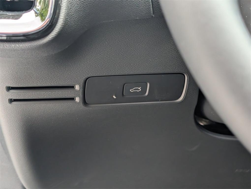 new 2025 Volvo XC40 car, priced at $38,810