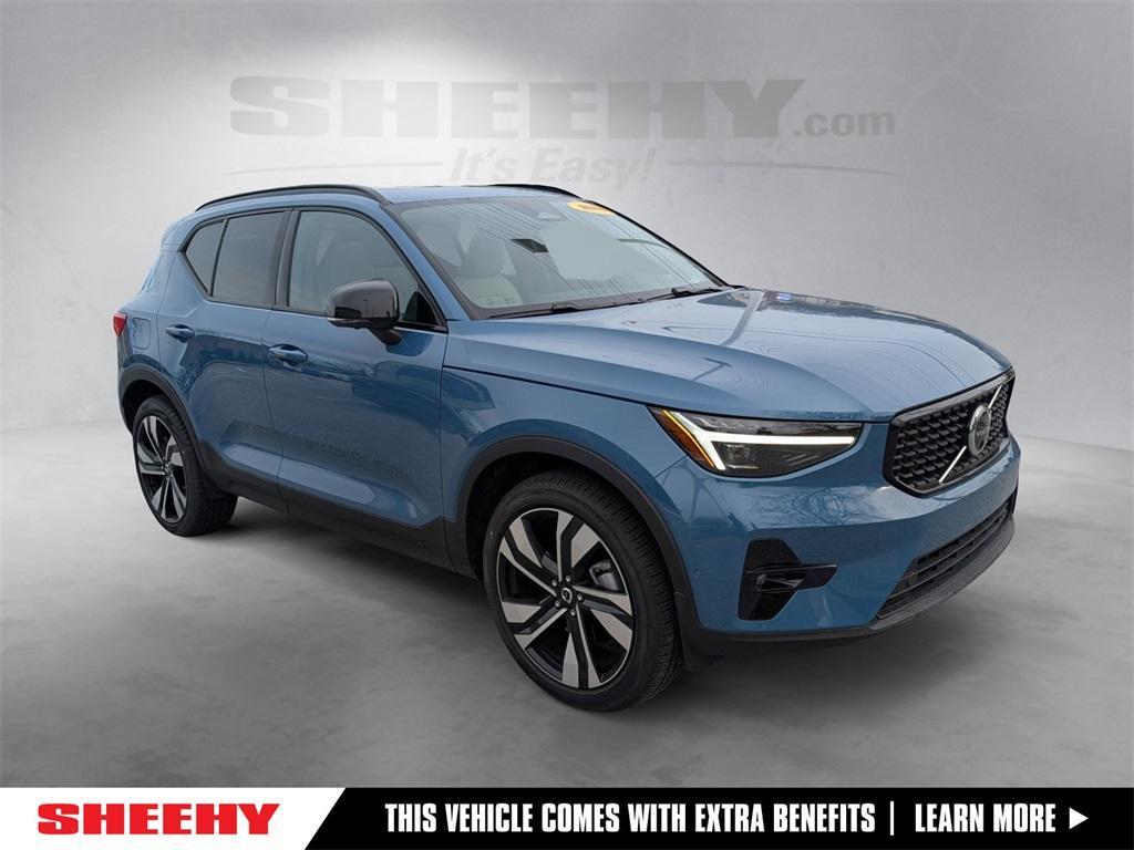 new 2025 Volvo XC40 car, priced at $39,975