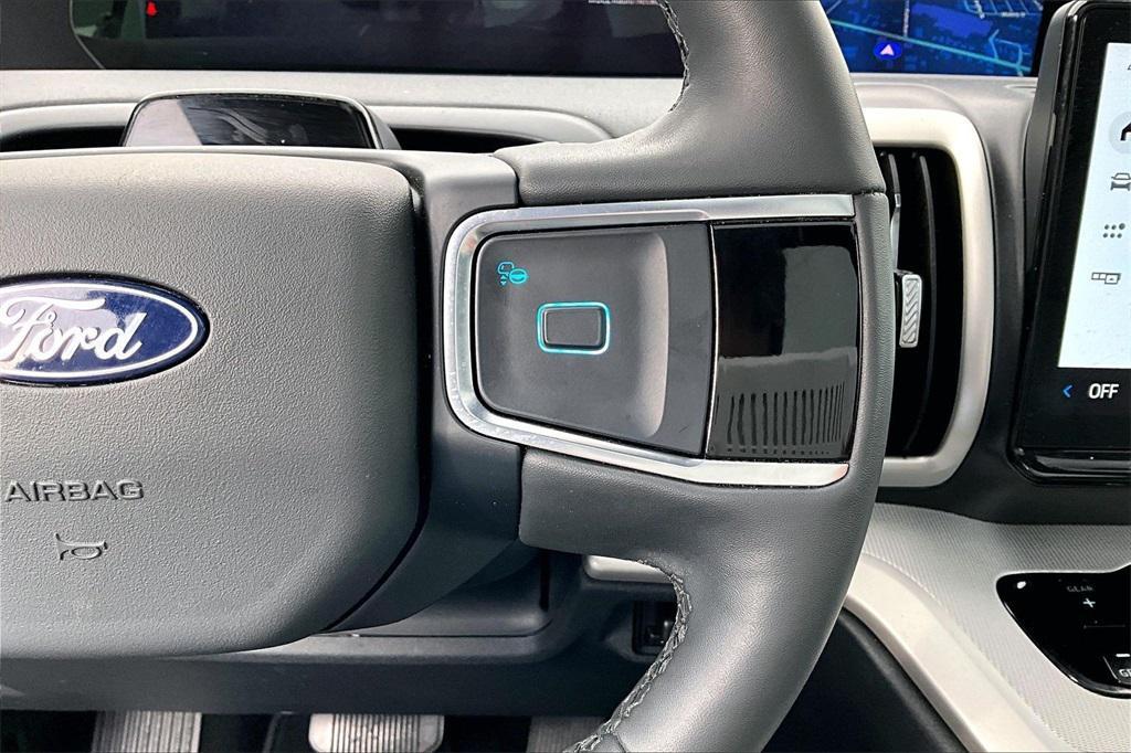 used 2025 Ford Expedition car, priced at $59,195