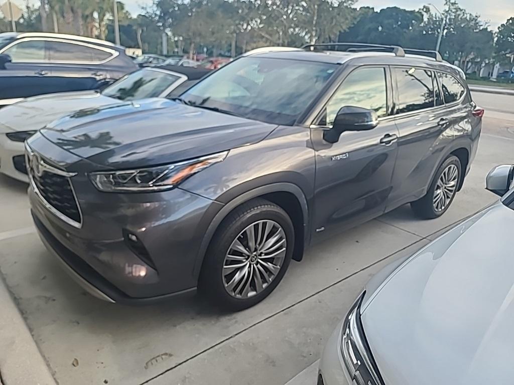 used 2020 Toyota Highlander Hybrid car, priced at $38,995