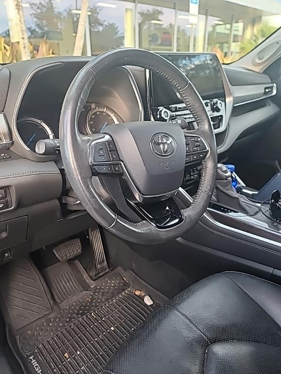 used 2020 Toyota Highlander Hybrid car, priced at $38,995
