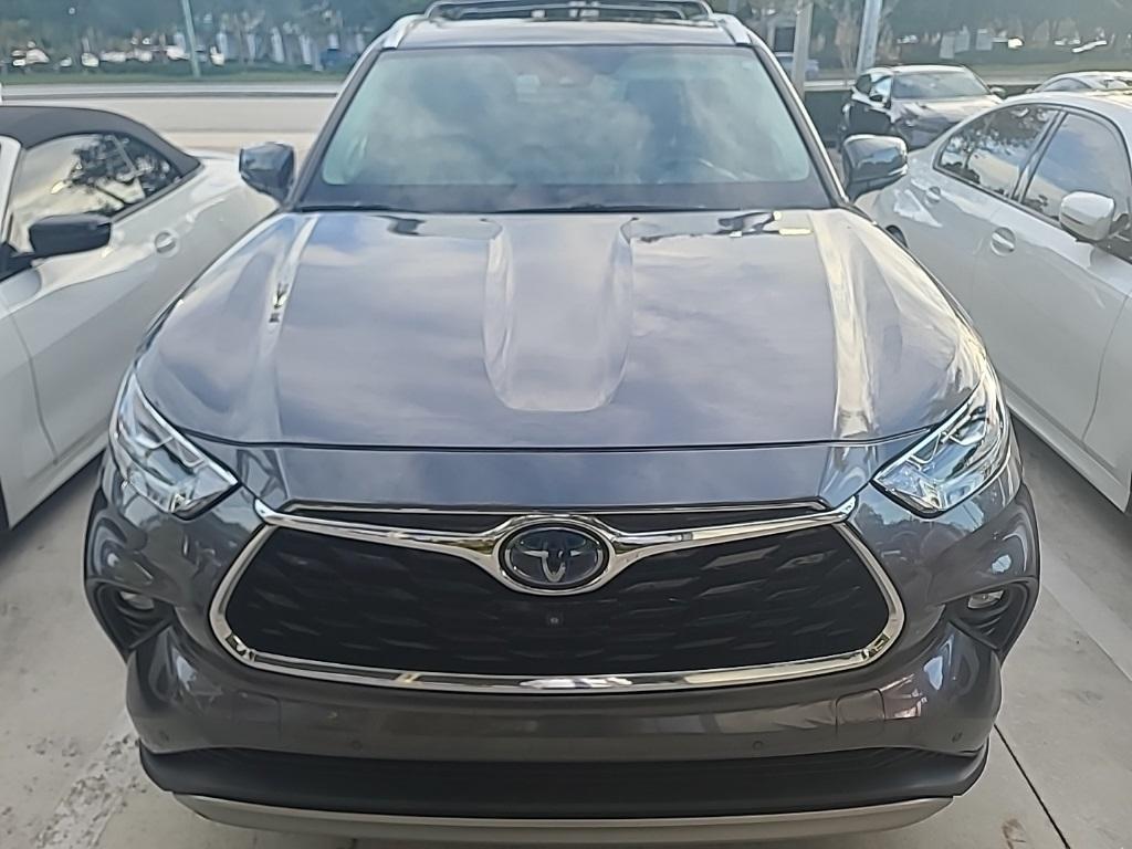 used 2020 Toyota Highlander Hybrid car, priced at $38,995