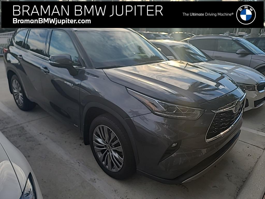 used 2020 Toyota Highlander Hybrid car, priced at $38,995