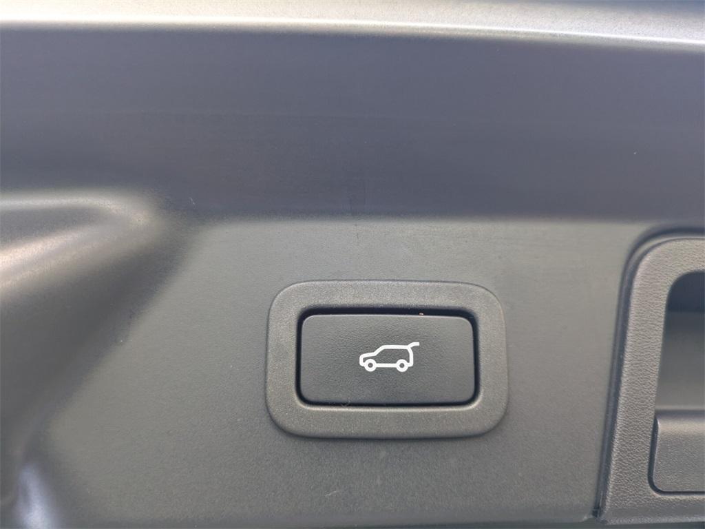 used 2021 Land Rover Range Rover Velar car, priced at $32,200