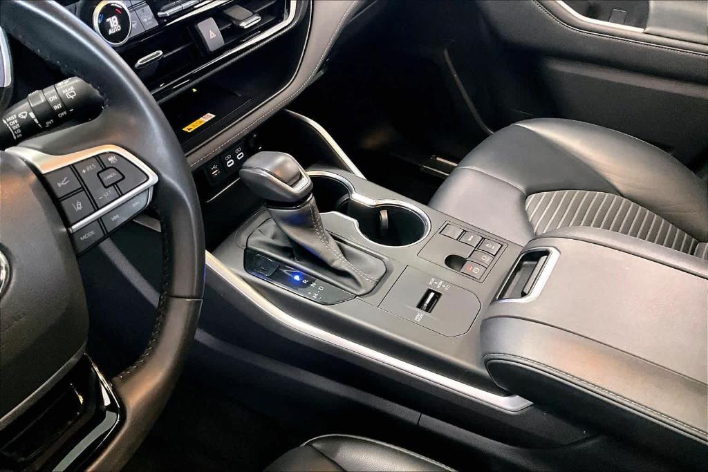 used 2023 Toyota Highlander car, priced at $42,157