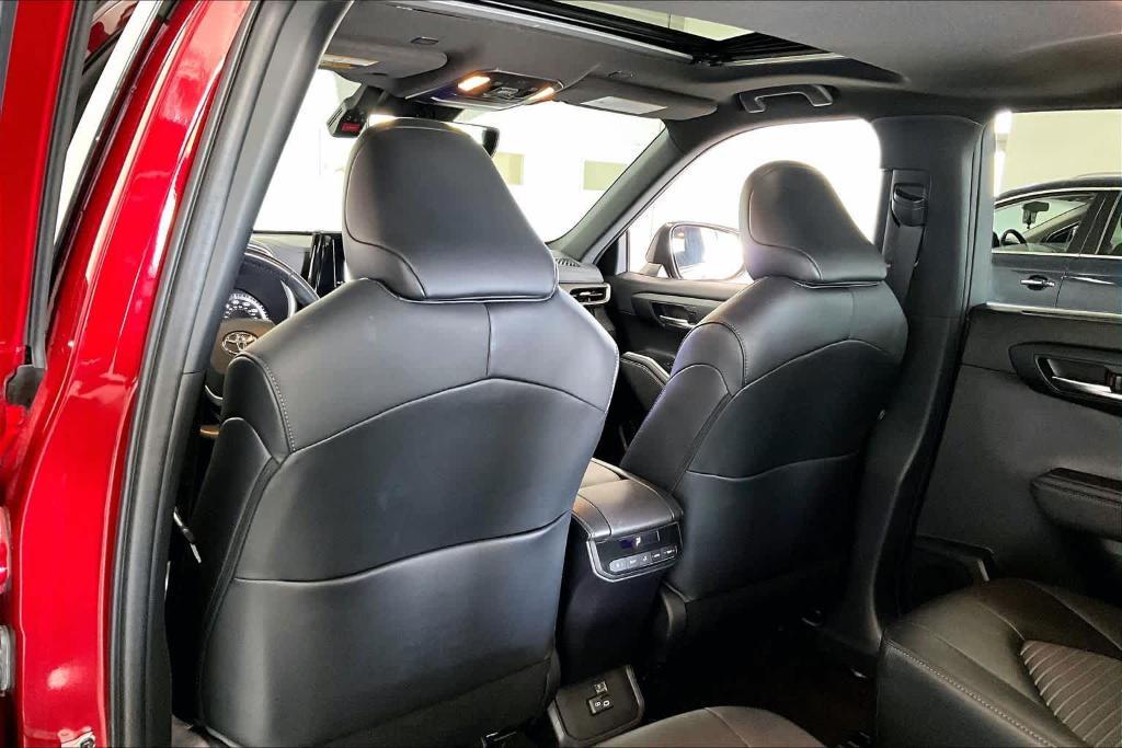 used 2023 Toyota Highlander car, priced at $42,157