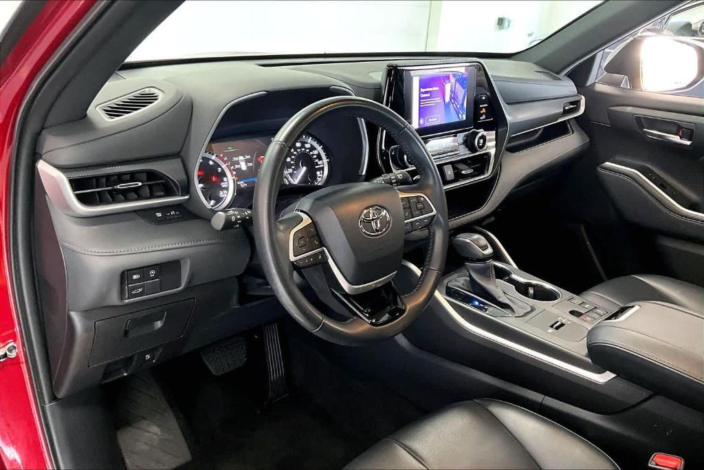 used 2023 Toyota Highlander car, priced at $42,157