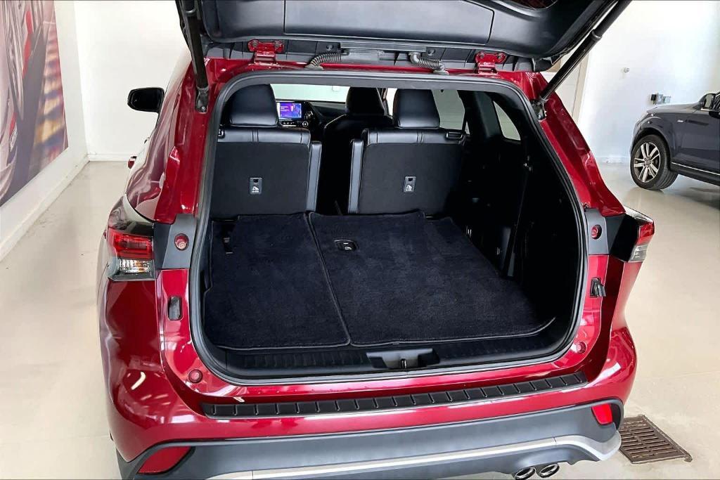 used 2023 Toyota Highlander car, priced at $42,157
