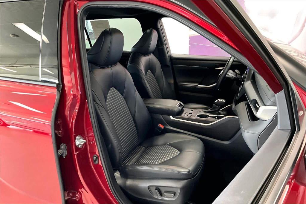 used 2023 Toyota Highlander car, priced at $42,157