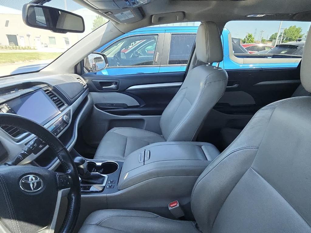 used 2016 Toyota Highlander car, priced at $22,557