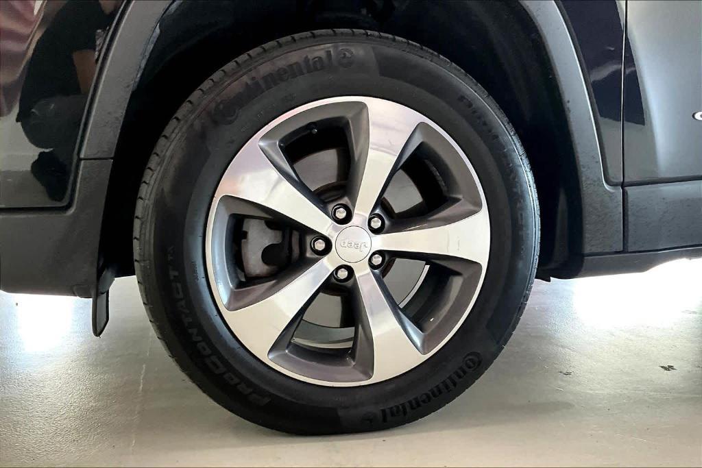 used 2020 Jeep Cherokee car, priced at $18,557