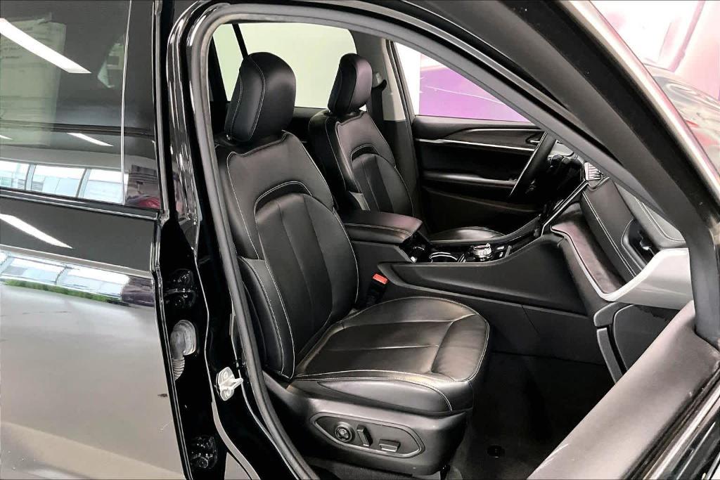 used 2022 Jeep Grand Cherokee car, priced at $24,657