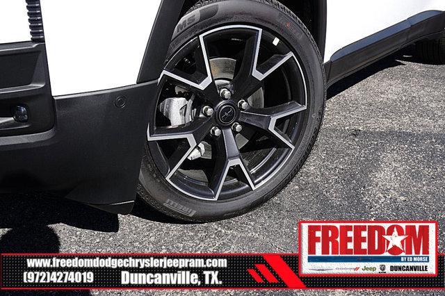 new 2026 Jeep Cherokee car, priced at $40,502