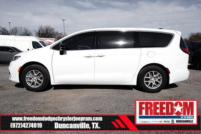 new 2026 Chrysler Pacifica car, priced at $39,207