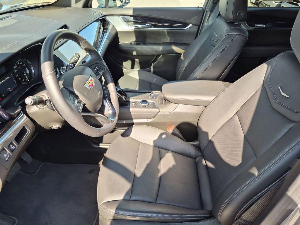 used 2025 Cadillac XT6 car, priced at $48,498